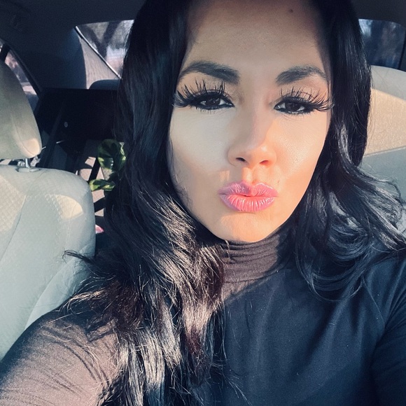 Meet your Posher, Alexis - Picture 2 of 12